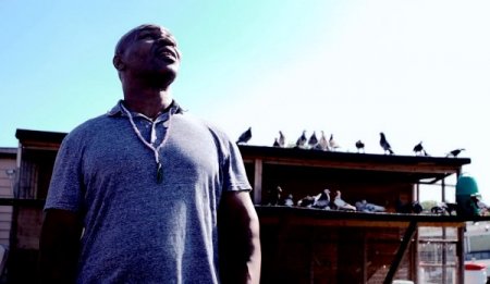 Mike Tyson tespihini boynunda taşıyor