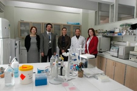 Mikrobiyoloji laboratuvarı tekstilcinin hizmetinde