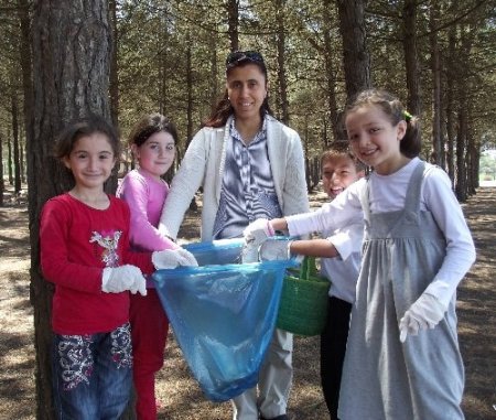 Miliç piknik alanının çöp haline gelmesine öğrenciler duyarsız kalmadı