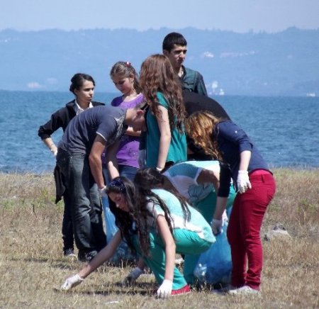 Miliç piknik alanının çöp haline gelmesine öğrenciler duyarsız kalmadı