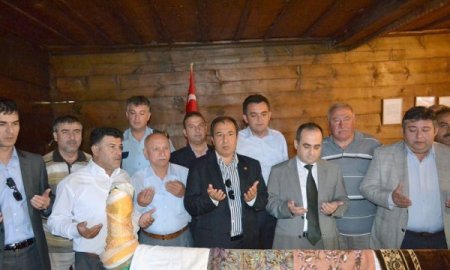 Milletvekili Bağcı 600 yıllık Çivisiz Cami'yi ziyaret etti