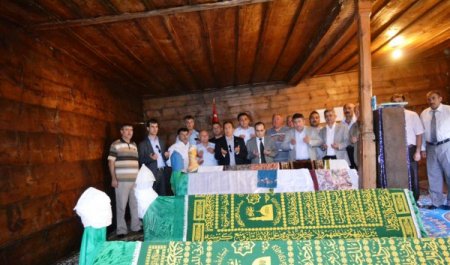 Milletvekili Bağcı 600 yıllık Çivisiz Cami'yi ziyaret etti