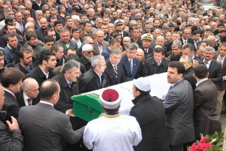 Milletvekili Candan'ın kardeşi son yolculuğuna uğurladı