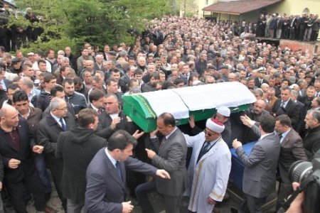 Milletvekili Candan'ın kardeşi son yolculuğuna uğurladı