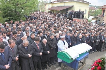 Milletvekili Candan'ın kardeşi son yolculuğuna uğurladı