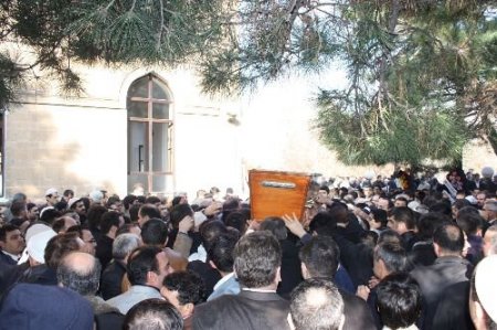 Milletvekili Dilek'in Babası Toprağa Verildi