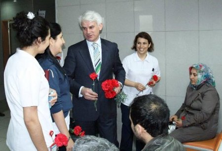 Milletvekili Şahin: Sağlık çalışanlarına göz bebeğimiz gibi bakmalıyız