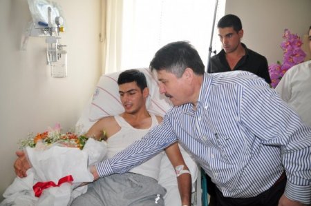 Milletvekili Tanrıverdi, Yaralı Asker Yuca’yı Hastanede Ziyaret Etti