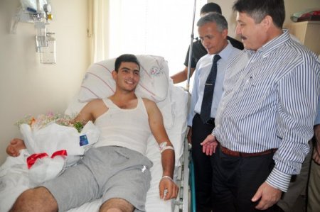 Milletvekili Tanrıverdi, Yaralı Asker Yuca’yı Hastanede Ziyaret Etti