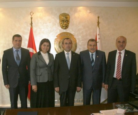 Milletvekilleri, Mardin Emniyet Müdürü Kara'yı Ziyaret Etti