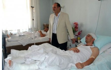 Milletvekilleri, Yaralı Polis Memurlarını Ziyaret Etti