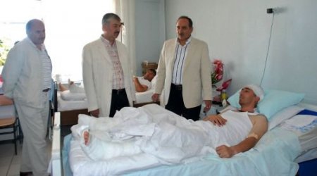 Milletvekilleri, Yaralı Polis Memurlarını Ziyaret Etti