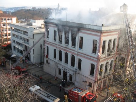 Milli Eğitim binasında soğutma çalışmaları sürüyor