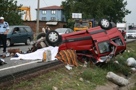 Milli eğitim şube müdürü, trafik kazasında hayatını kaybetti