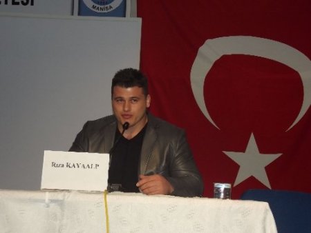 Millî güreşçi Rıza Kayaalp, Demirci'de öğrencilerle buluştu