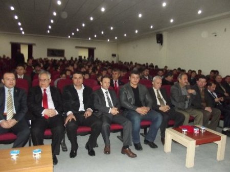 Millî güreşçi Rıza Kayaalp, Demirci'de öğrencilerle buluştu