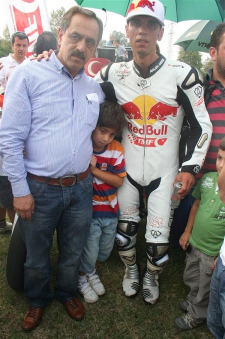 Milli motosikletçi Kenan Sofuoğlu'nun ismi parka verildi