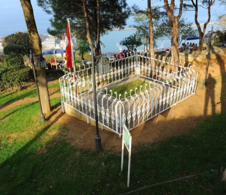 Milli Mücadele kahramanlarından Ali Şükrü Bey’in kabri yeniden düzenlendi