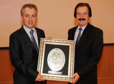 Milli Savunma Bakan Danışmanı'ndan küreselleşme konferansı