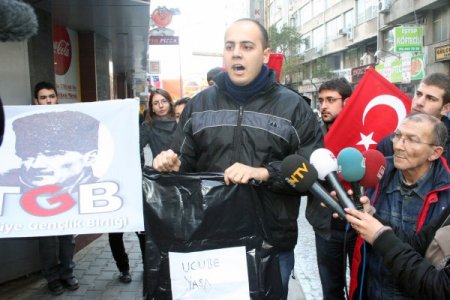 Milli Savunma Bakanı Gönül: Silahlı Kuvvetler'in Moralini Ne Zannediyorsunuz?