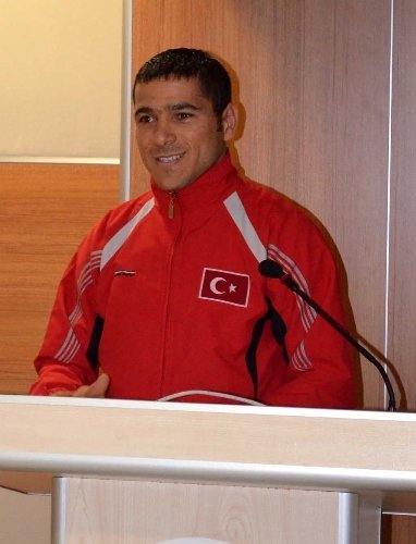 Milli sporcu Sarı, dünya şampiyonluğunu korudu