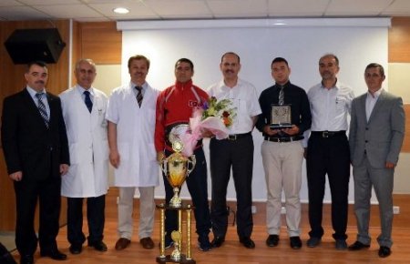 Milli sporcu Sarı, dünya şampiyonluğunu korudu