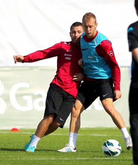 Millilerde Romanya, mesaisi sürüyor