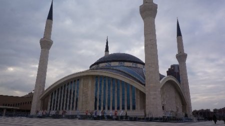 Mimarisinde ilkleri barındıran 'Ahmet Hamdi Akseki Camii' açılışa hazır
