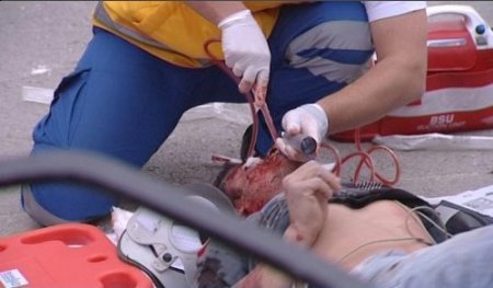 Minibüs, kavşakta otomobili biçti: 2 ölü, 9 yaralı