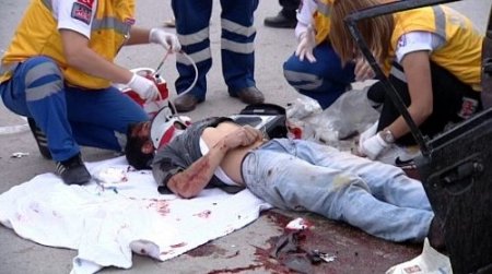 Minibüs, kavşakta otomobili biçti: 2 ölü, 9 yaralı