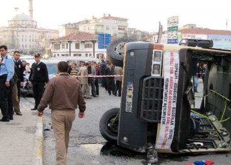 Minibüs Kazası Ucuz Atlatıldı