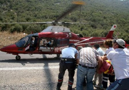 Minibüs Şarampole Yuvarlandı: 5 Yaralı
