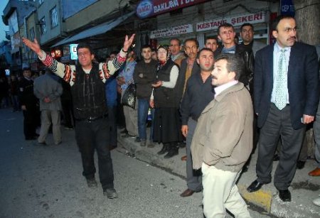 Minibüsçüler, Otobüsleri Taşladı