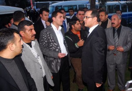Minibüsçüler, Otobüsleri Taşladı