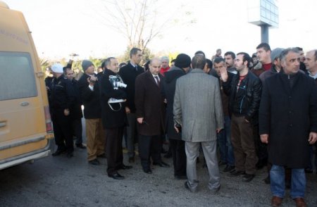 Minibüsçüler Yalova'da yol kapattı