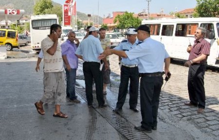 Minibüsçülerin Yolcu Kapma Rekabeti Kavgayla Bitti: 3 Yaralı