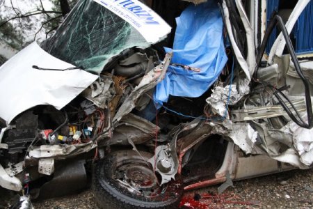 Minibüsle TIR çarpıştı: 1 ölü, 10 yaralı (2)