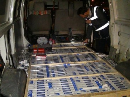 Minibüste sigara çıkmayan yer kalmadı