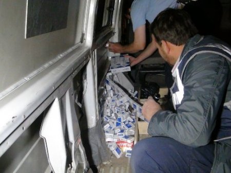 Minibüste sigara çıkmayan yer kalmadı