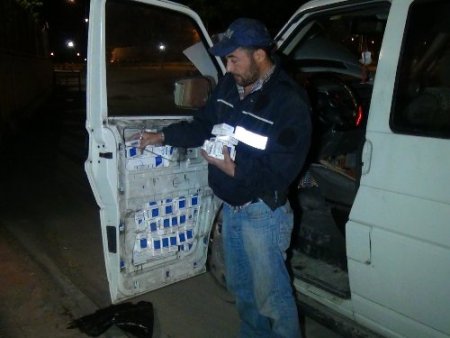 Minibüste sigara çıkmayan yer kalmadı