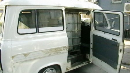 Minibüsten bin 800 litre kaçak motorin çıktı