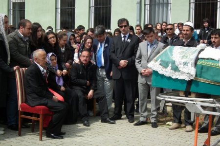 Minibüsün Çarptı Lise Öğrencisi Hayatını Kaybetti