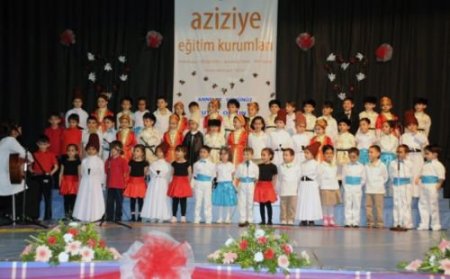 Minik Aziziyeliler 'anneleri' İçin Gösteri Sergiledi