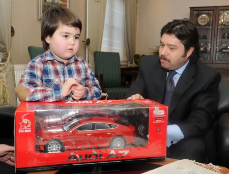 Minik baterist, Vali Şahin’i ziyaret etti