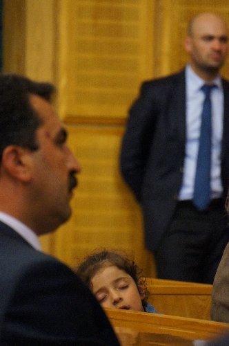 Minik Berfin, BDP Meclis Grubu'nda uyudu