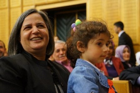 Minik Berfin, BDP Meclis Grubu'nda uyudu