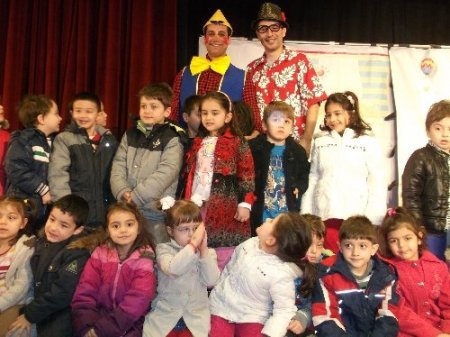 Minik çocuklar tiyatro izledi