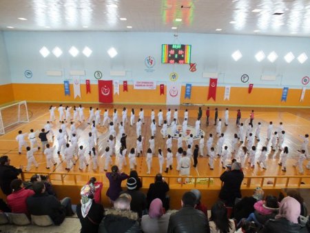 Minik karateciler kemer sınavında ter döktü