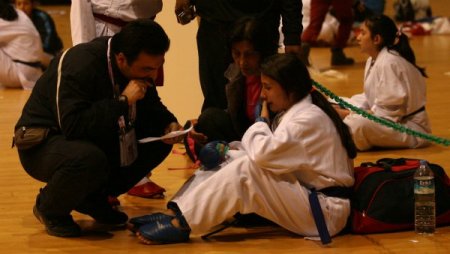 Minik karatecilerin kimi sevinçten kimi üzüntüden ağladı