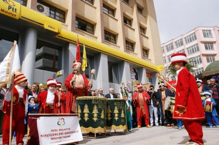 Minik mehteranların gösterisi beğeni topladı